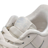 海外限定 NIKE WMNS AIR FORCE 1 '07 PURE PLATINUM/METALLIC SILVER IU7558-030