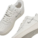 海外限定 NIKE WMNS AIR FORCE 1 '07 PURE PLATINUM/METALLIC SILVER IU7558-030