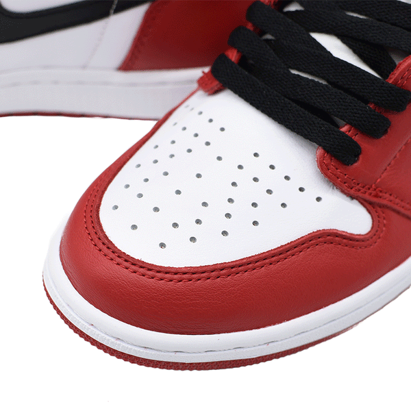 NIKE AIR JORDAN 1 RETRO HIGH OG ” CHICAGO ” 555088-101