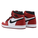 NIKE AIR JORDAN 1 RETRO HIGH OG ” CHICAGO ” 555088-101